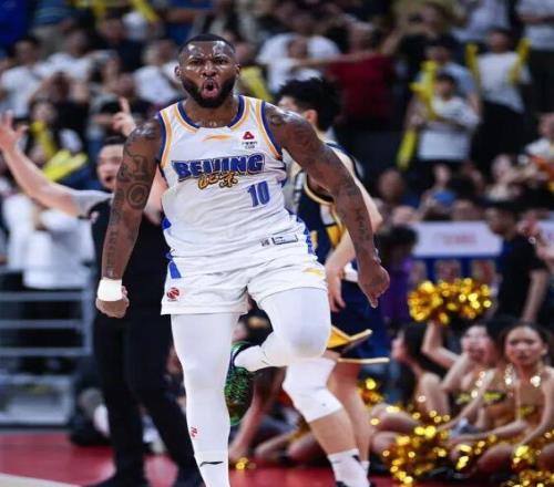 皇马官方公,卡雷拉斯小,腿腓肠肌伤,开云彩票官方网站,开云彩票团队,开云彩票,开云彩票体育集团,开云彩票赛事平台,开云彩票直播公司