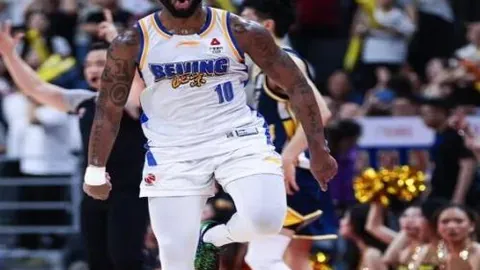 皇马官方公告：卡雷拉斯小腿腓肠肌伤情，需进一步观察